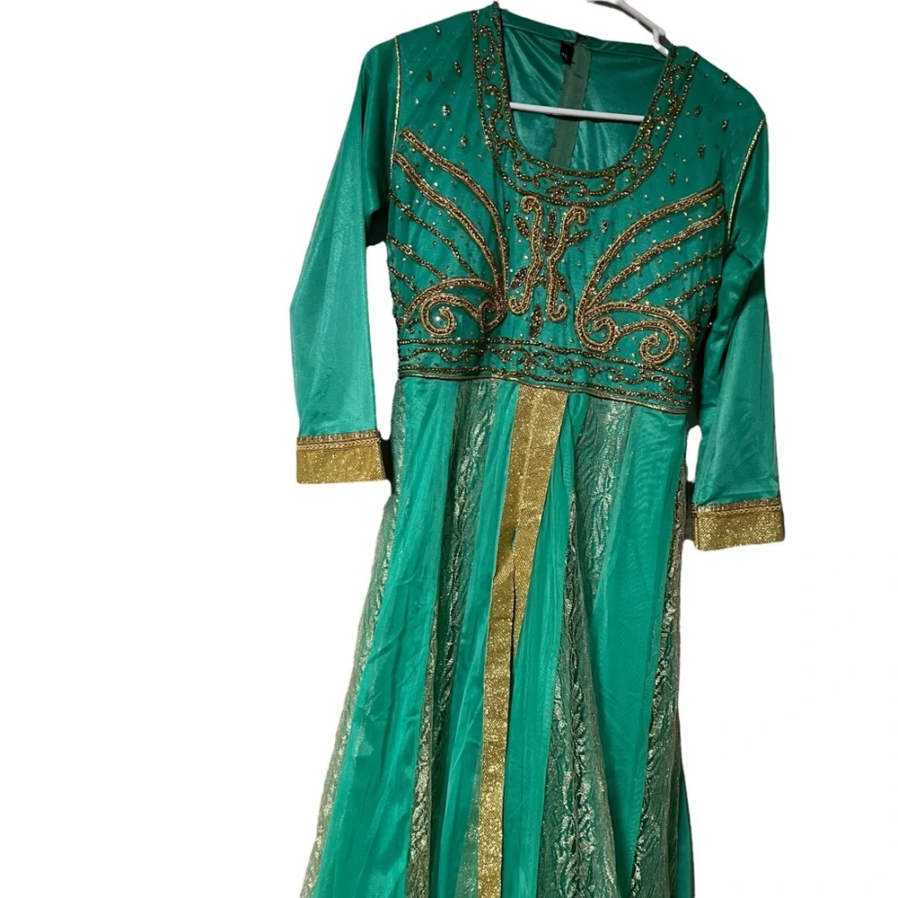 Nepali Indian Dress Arnarkali Kurta embellished - Picture 4 of 12